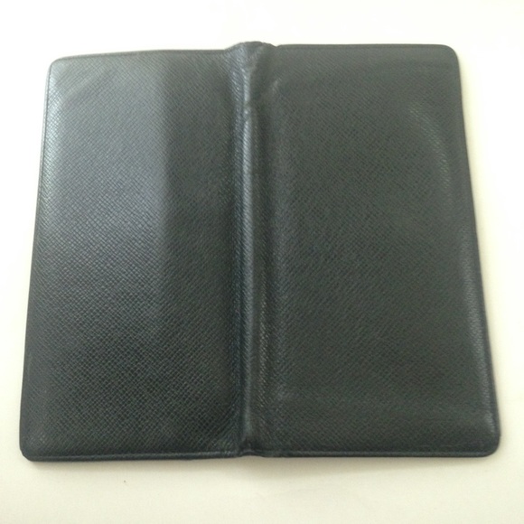 Louis Vuitton, Black Taiga Leather Zip Long Wallet - Picture 9 of 11